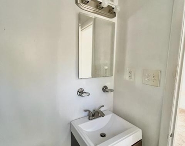 912 Hoyt Street - Photo Thumbnail 25