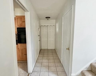 912 Hoyt Street - Photo Thumbnail 1