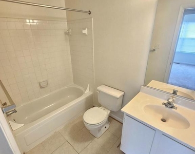 13906 Highstream Place - Photo Thumbnail 9