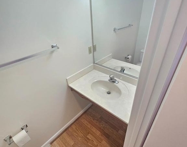 13906 Highstream Place - Photo Thumbnail 7