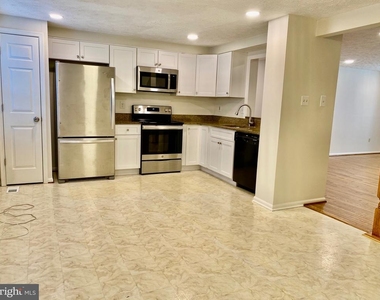 610 Coral Reef Drive - Photo Thumbnail 9