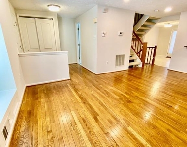 610 Coral Reef Drive - Photo Thumbnail 4