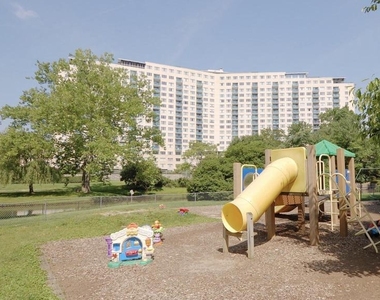 10201 Grosvenor Place - Photo Thumbnail 22