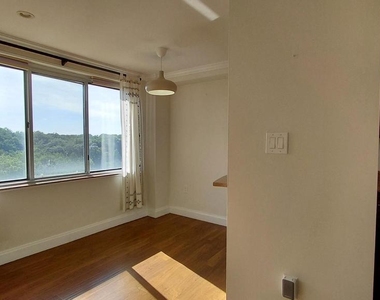 10201 Grosvenor Place - Photo Thumbnail 5
