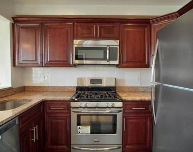 10201 Grosvenor Place - Photo Thumbnail 3