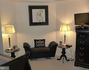 10101 Grosvenor Place - Photo Thumbnail 3