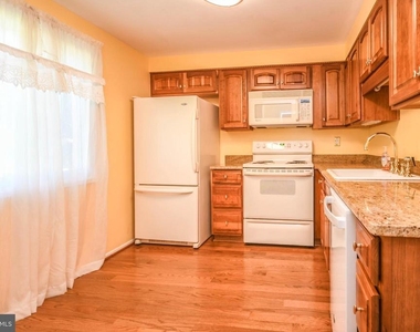 19002 Stedwick Drive - Photo Thumbnail 7