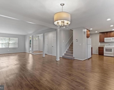 19202 Dunbridge Way - Photo Thumbnail 2