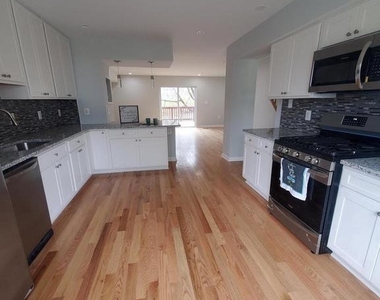 102 Garth Terrace - Photo Thumbnail 2