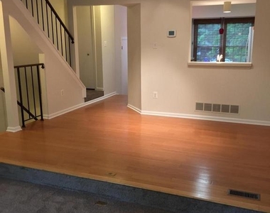 8911 Oakwood Way - Photo Thumbnail 7
