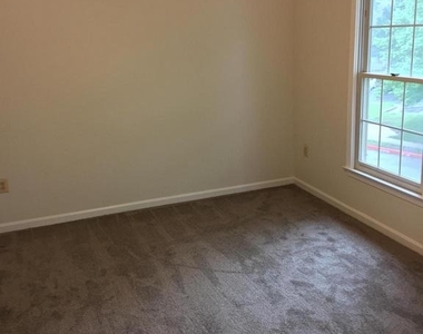 8911 Oakwood Way - Photo Thumbnail 15