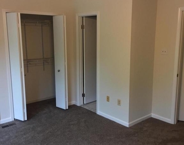 8911 Oakwood Way - Photo Thumbnail 14