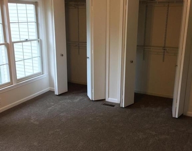 8911 Oakwood Way - Photo Thumbnail 13
