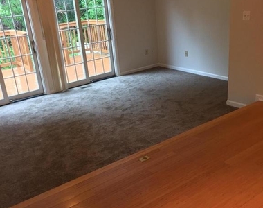 8911 Oakwood Way - Photo Thumbnail 5