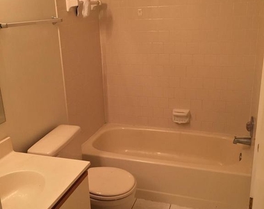 8911 Oakwood Way - Photo Thumbnail 11