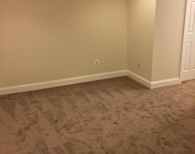 8911 Oakwood Way - Photo Thumbnail 17