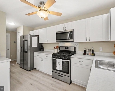300 Tall Pines Court - Photo Thumbnail 5