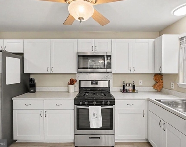 300 Tall Pines Court - Photo Thumbnail 7