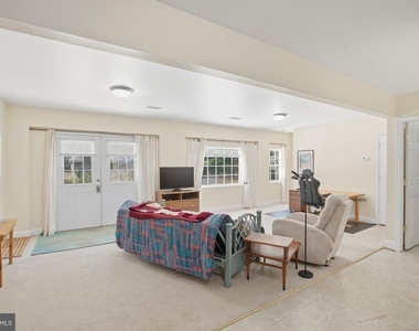 6485 Tip Hill Drive - Photo Thumbnail 3