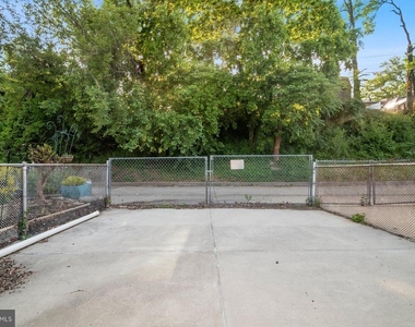 643 47th Street - Photo Thumbnail 13