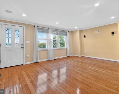 643 47th Street - Photo Thumbnail 5