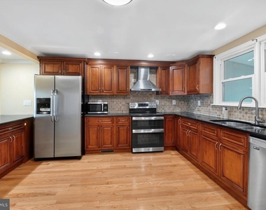 643 47th Street - Photo Thumbnail 7