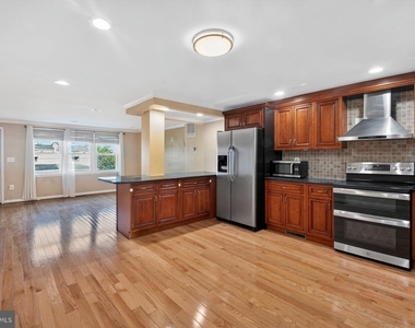 643 47th Street - Photo Thumbnail 8
