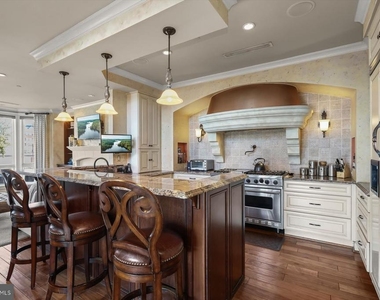 921 Valencia Court - Photo Thumbnail 2