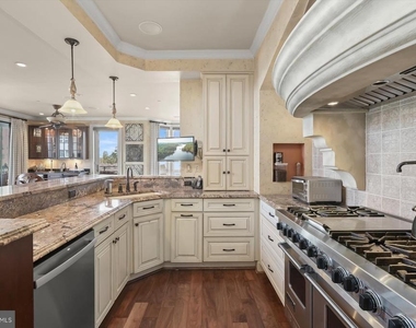 921 Valencia Court - Photo Thumbnail 4