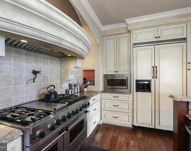 921 Valencia Court - Photo Thumbnail 6
