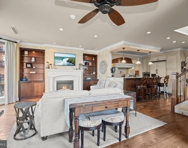 921 Valencia Court - Photo Thumbnail 12