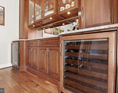 921 Valencia Court - Photo Thumbnail 9