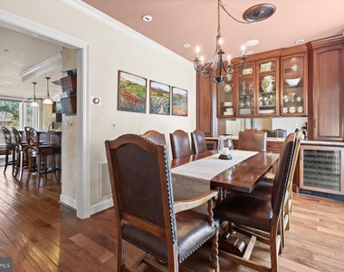 921 Valencia Court - Photo Thumbnail 7