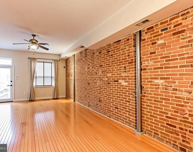 814 S Clinton Street S - Photo Thumbnail 14
