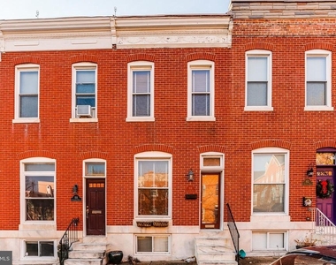 814 S Clinton Street S - Photo Thumbnail 1