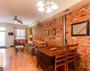 814 S Clinton Street S - Photo Thumbnail 15