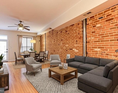 814 S Clinton Street S - Photo Thumbnail 16