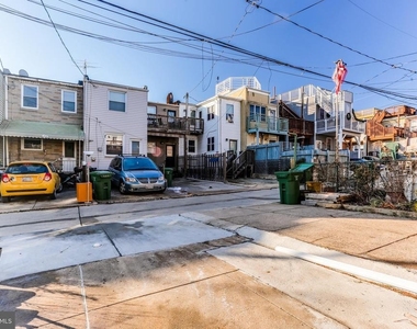 814 S Clinton Street S - Photo Thumbnail 18