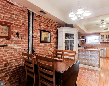 814 S Clinton Street S - Photo Thumbnail 8