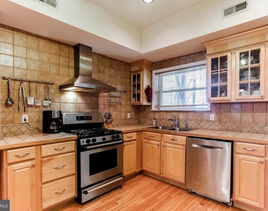 814 S Clinton Street S - Photo Thumbnail 11