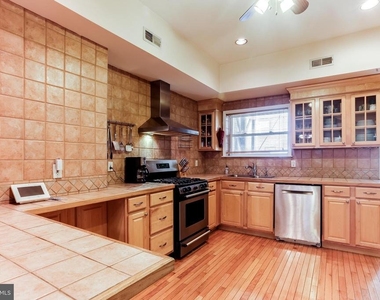814 S Clinton Street S - Photo Thumbnail 10