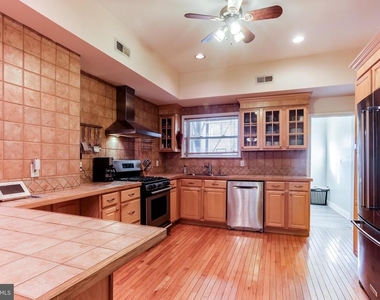814 S Clinton Street S - Photo Thumbnail 9