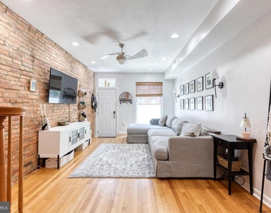 724 S Curley Street - Photo Thumbnail 3