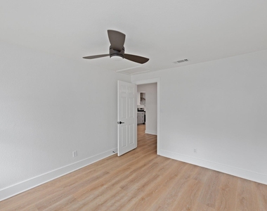 2208 Santa Rita St - Photo Thumbnail 6