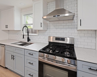 2208 Santa Rita St - Photo Thumbnail 10