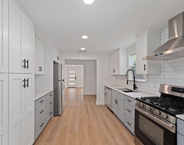 2208 Santa Rita St - Photo Thumbnail 9