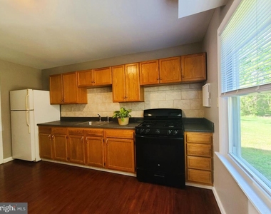 8401 Pioneer Drive - Photo Thumbnail 5