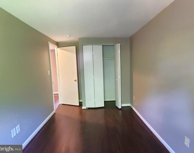 8401 Pioneer Drive - Photo Thumbnail 15