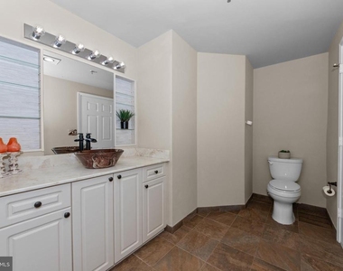 940 Astern Way - Photo Thumbnail 25