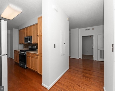 940 Astern Way - Photo Thumbnail 9